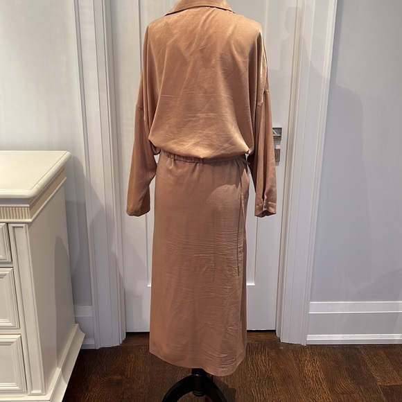 Suit - Picture 4 of 9